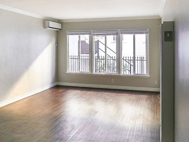 7510 Hollywood Blvd. Apartments — Photo 9