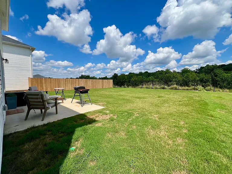 561 Cozy Bluff Rd — Photo 2