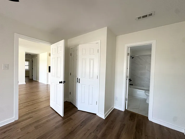 909 N 6th St — Photo 12
