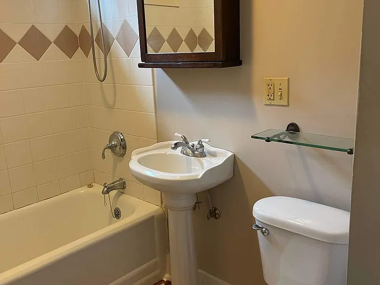 184 Elm St #4 — Photo 6