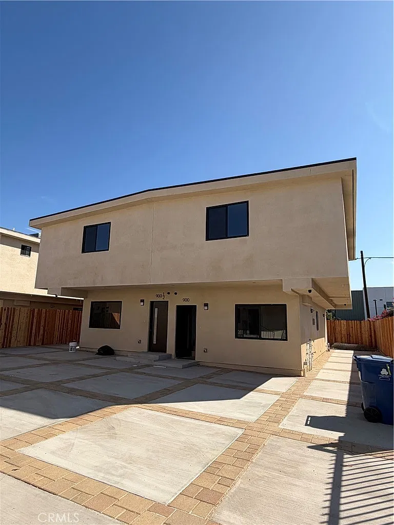 3 bed, 1300 sqft, $3,450 — Photo 2