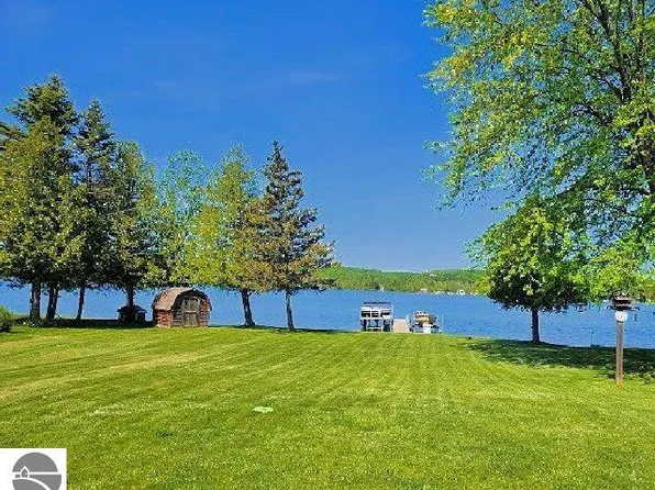 3764 S Grants Lndg, Lake Leelanau, MI 49653