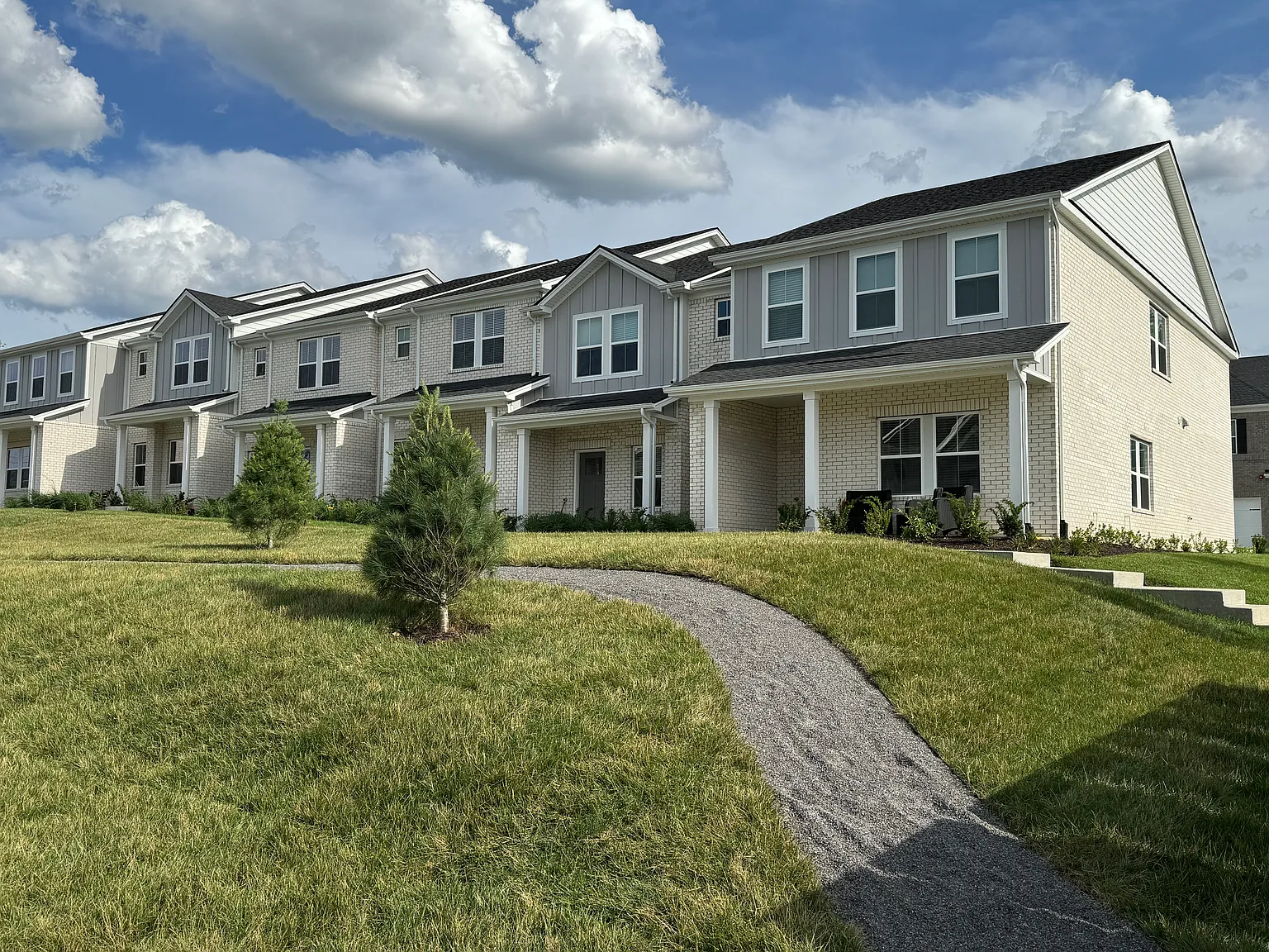 3 bed, 2.5 bath, 1628 sqft, $2,100 — Photo 1