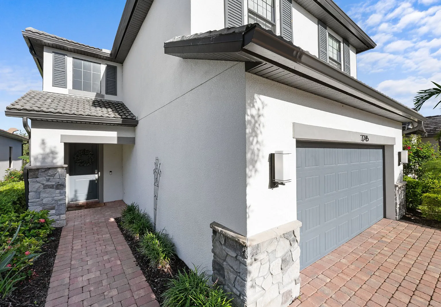 3 bed, 3.0 bath, 2469 sqft, $15,000 — Photo 2