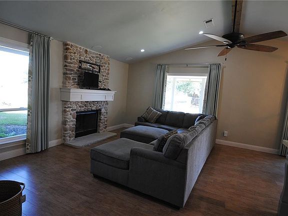 3rd image of 3716 Lake Vista Ct