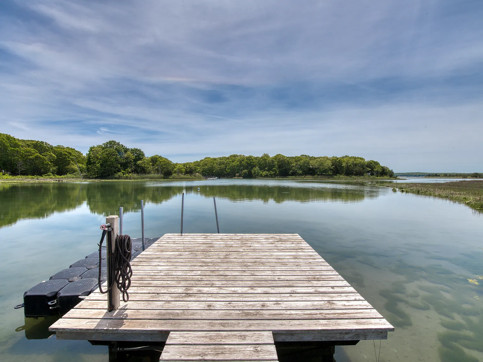 East Hampton Waterfront Home with Dock — Photo 2