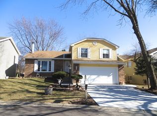 3 Plum Tree Ct, Streamwood, IL 60107