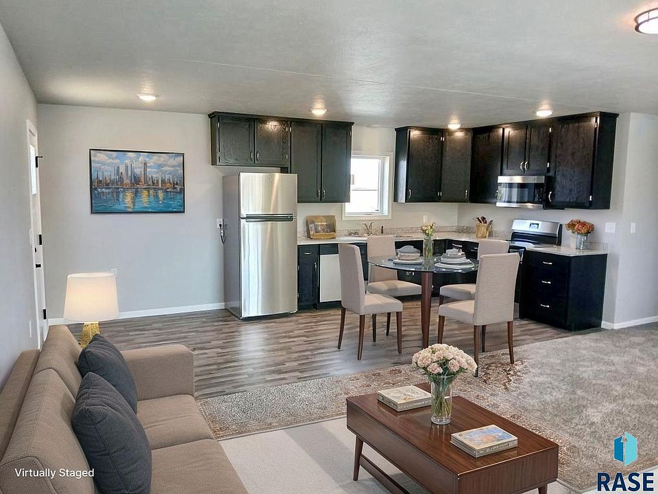 1st image of 305 N Willow Ave
