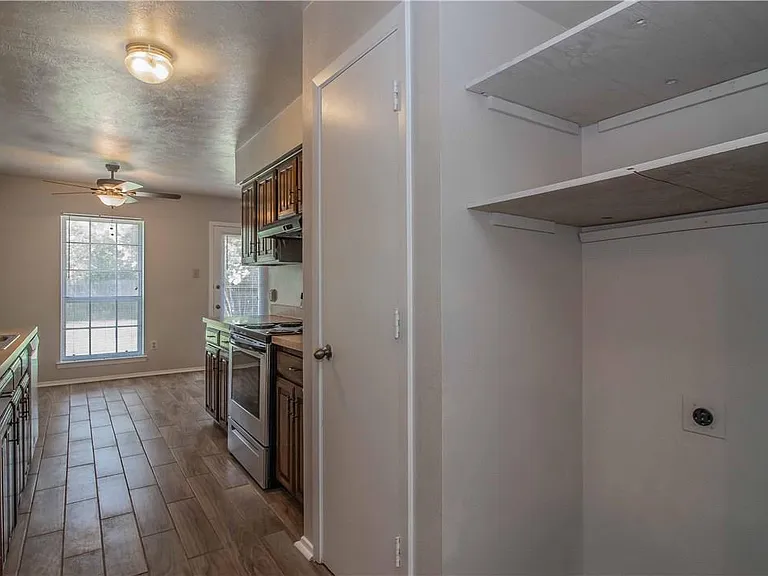 711 Edgemont Pl — Photo 7