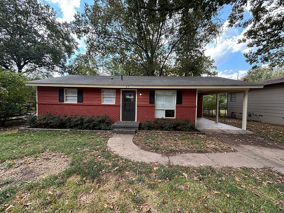 27 Rugby Dr