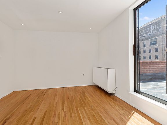 4th image of 345 W 30th St