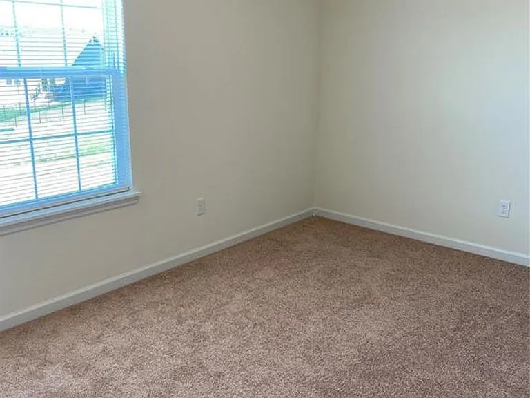 612 Summer Breeze Ln — Photo 11
