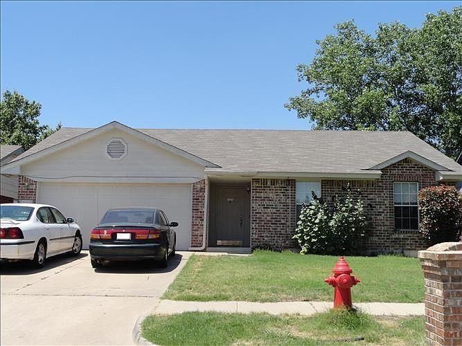 1st image of 412 Crest Pl