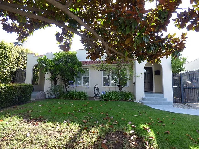 822 N Gardner St — Photo 1