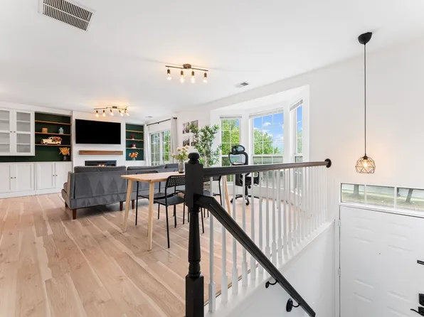 4 Persimmon Court image 2 of 40