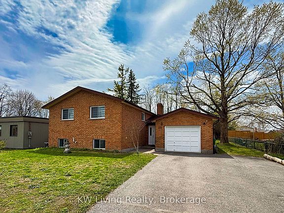 4th image of 833 Fairbairn St