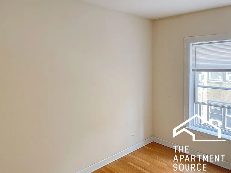 3930 N Pine Grove Ave #3916-2 — Photo 3