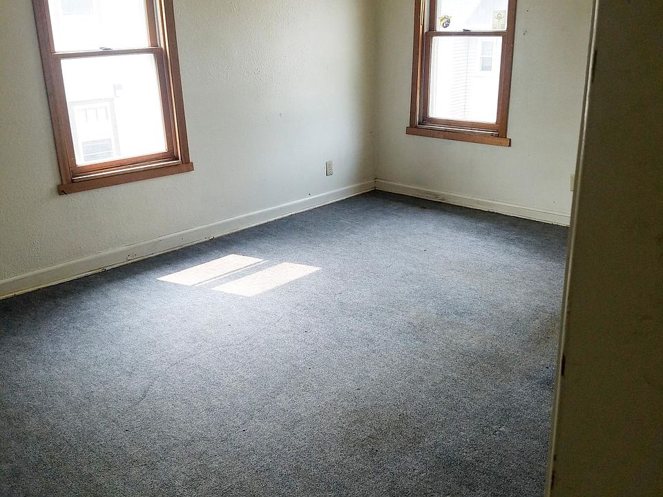 2nd image of 906 5th St N APT 2