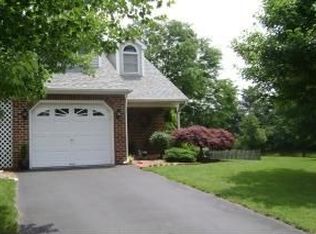 136 Pepperton Ct, Lititz, PA 17543