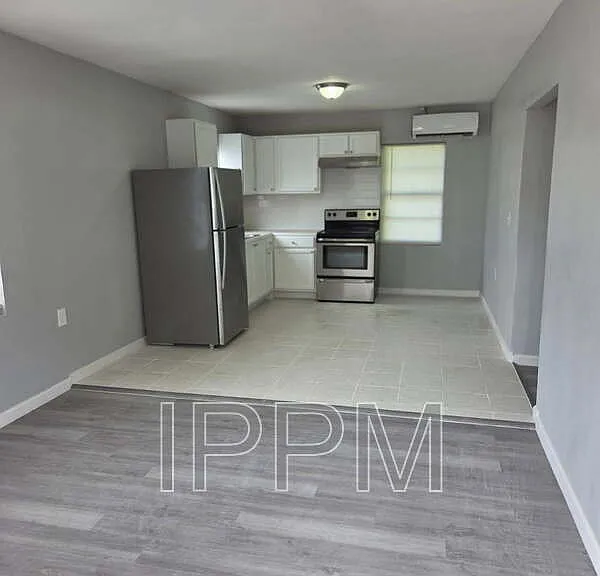 1141 W Acacia Ave #8 — Photo 4