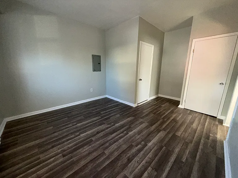 1727 Bridge St #1 — Photo 10