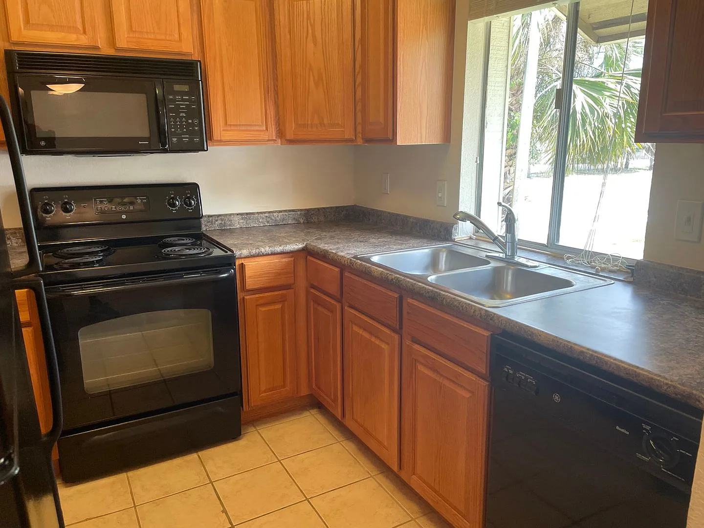 Convenient Mandarin 1BR Condo Great Location! Spacious! Private Balcony! 2nd Floor! Washer & Drye... — Photo 4