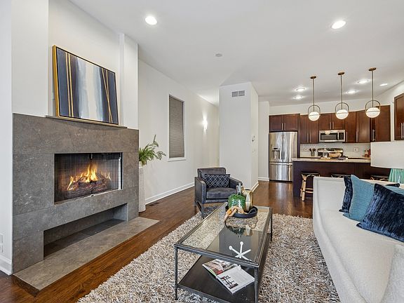 2nd image of 1058 N Hermitage Ave #1