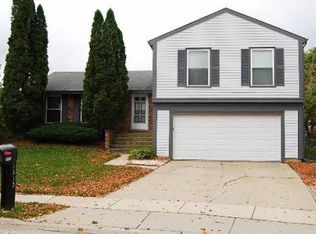 1372 Larchmont Dr, Buffalo Grove, IL