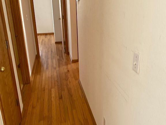 5th image of 110 E Church Hill Ct