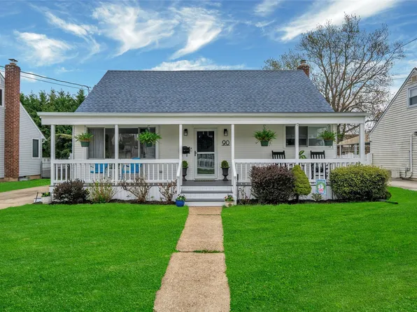 90 S Windhorst Avenue, Bethpage, NY 11714