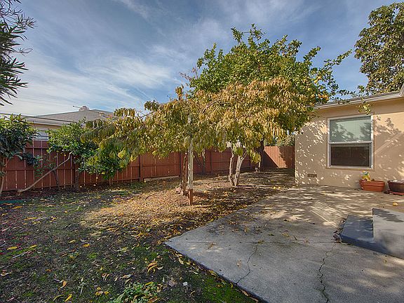 2nd image of 1343 Camellia Dr