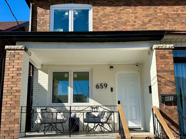 659 Vaughan Rd #2, Toronto, ON M6E 2Y4