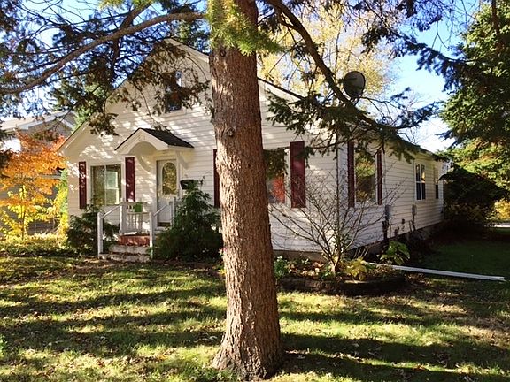 3rd image of 831 Northampton St