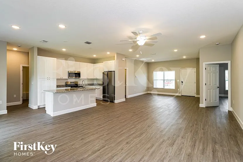 4 bed, 2.0 bath, 1850 sqft, $2,040 — Photo 3