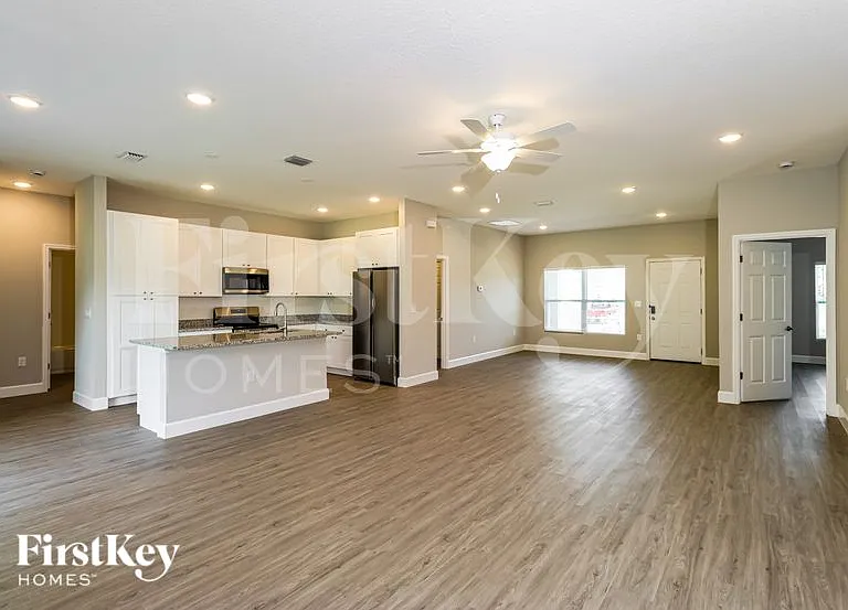 525 Garbelmann St SW — Photo 3