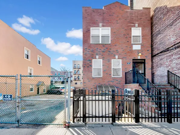 2527 Matthews Avenue image 1 of 22