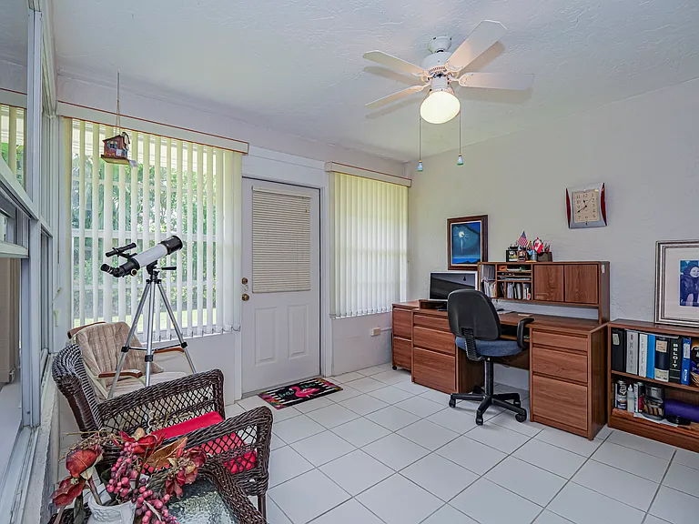 847 Lake Orchid Cir — Photo 27