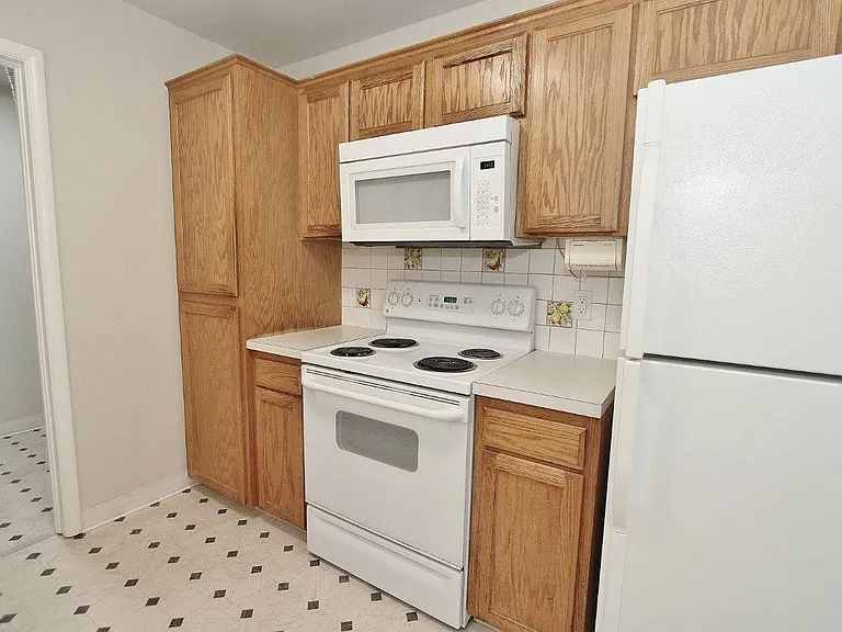 4011 W Greenbrier Dr — Photo 11