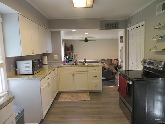 3rd image of 1550 Herndon Dr