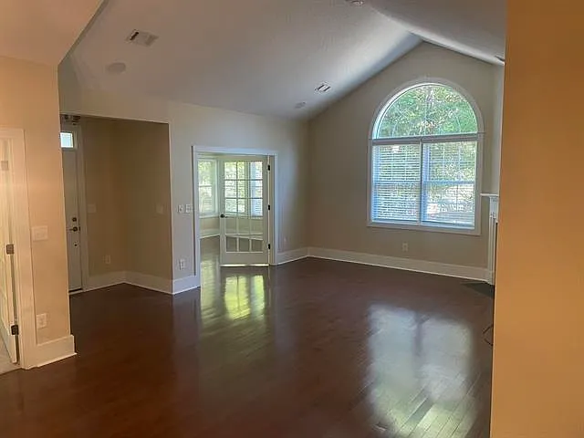 142 Edgewood Ct — Photo 5