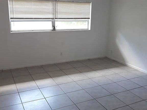 4th image of 190 SE 12th Ave APT 6B