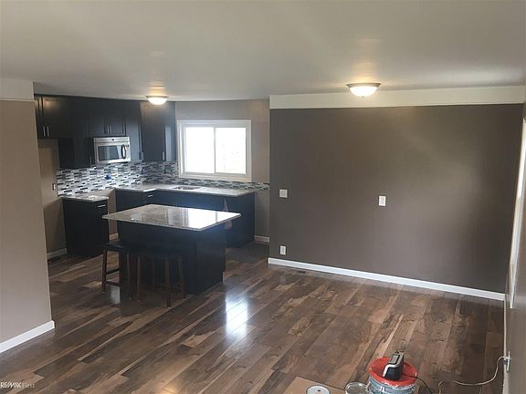 4th image of 28833 Groveland St