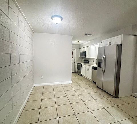 4th image of 127 E Patterson St #131