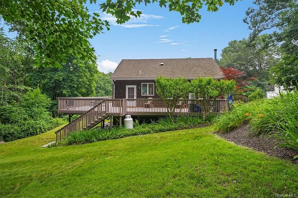 40 Brandeis Avenue, Mohegan Lake, NY 10547 Zillow