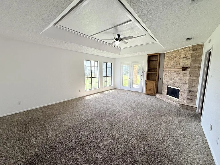 2315 E Highway 190 — Photo 24