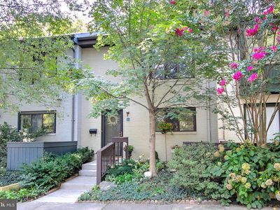 2046 Golf Course Dr, Reston, VA, 20191