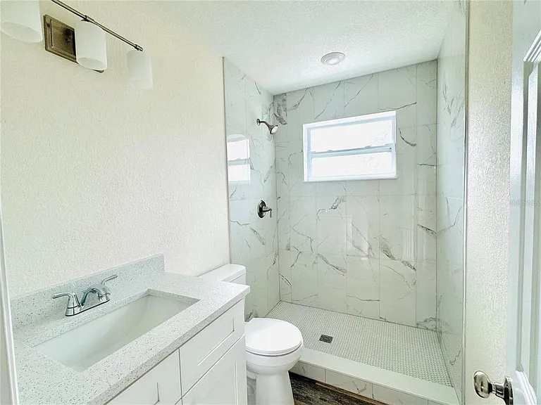 9805 N Myrtle St — Photo 5