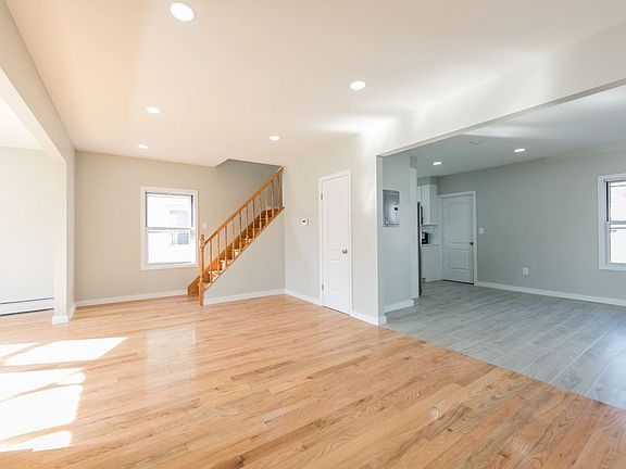 4th image of 17617 137th Ave
