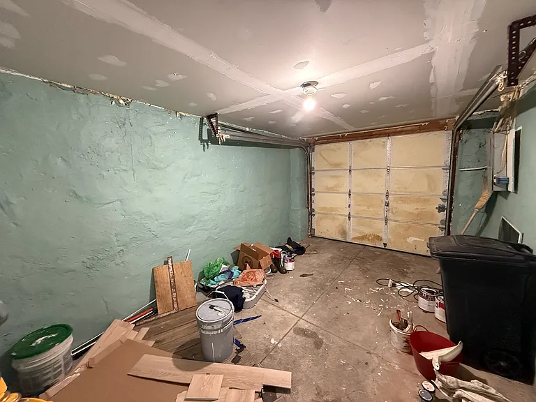212 E Sheldon St — Photo 39