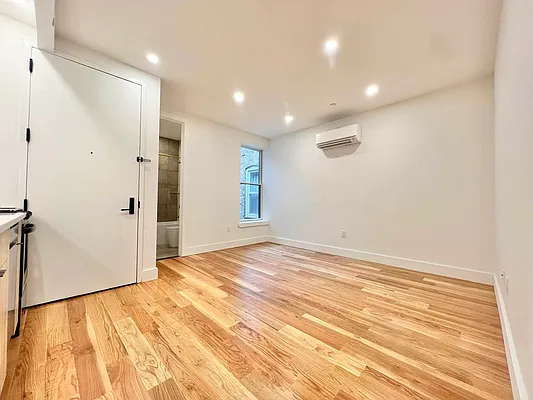 Rented by ERNY LLC | media 18